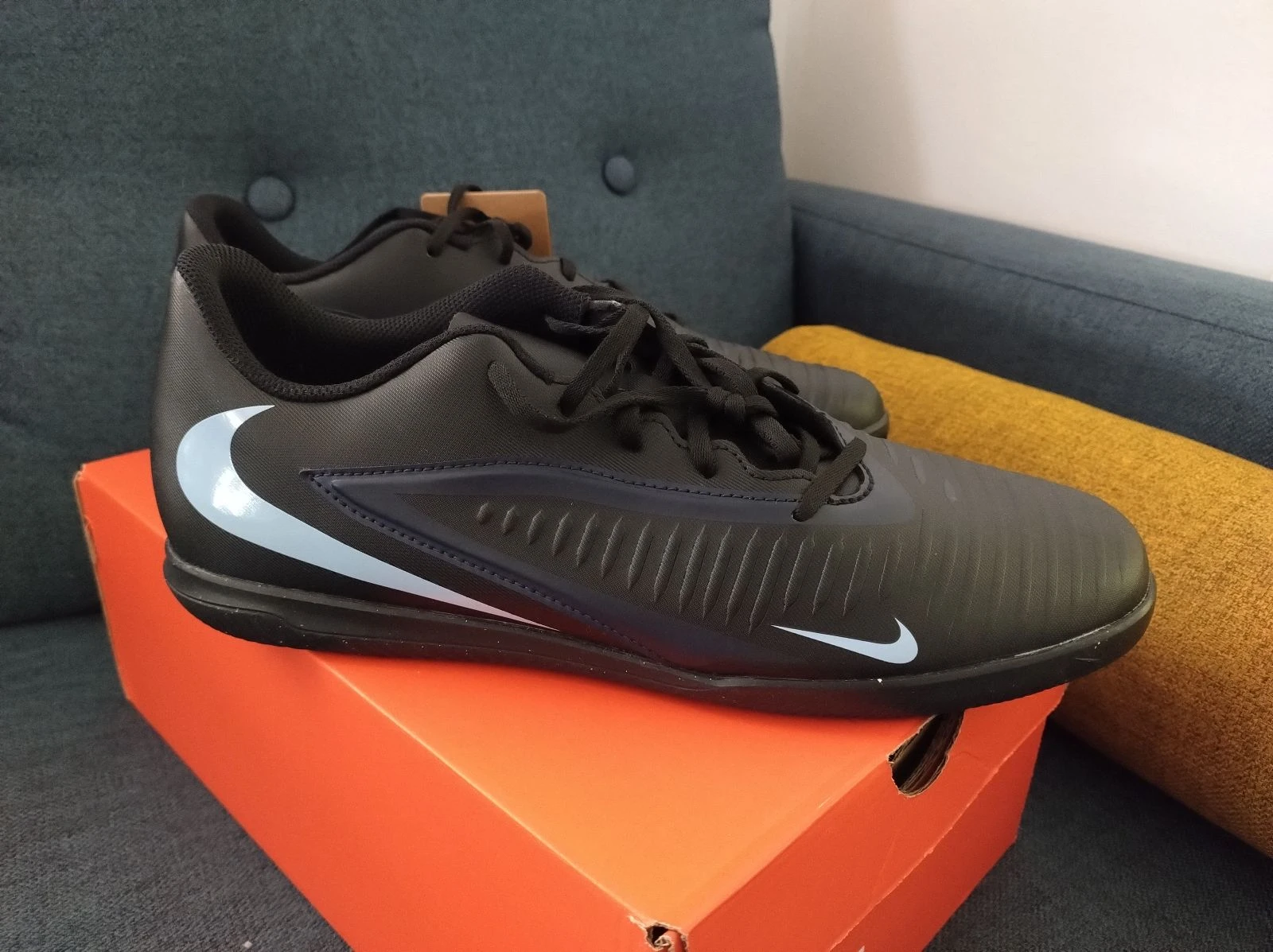 Futsal schoenen Nike Phantom 6 Low Club IC Black/Black – Nieuw 45 – photo 4